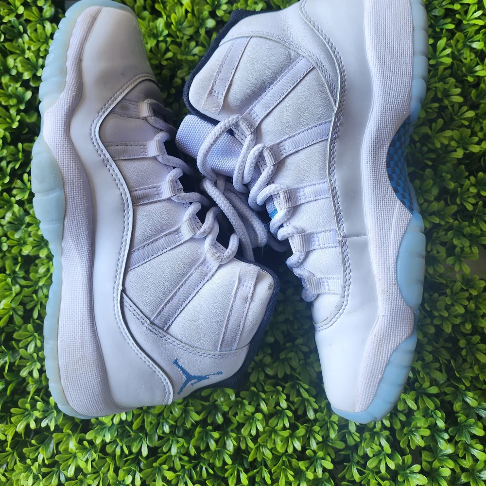 Jordan 11 Retro Legend Blue - Picture 2 of 15